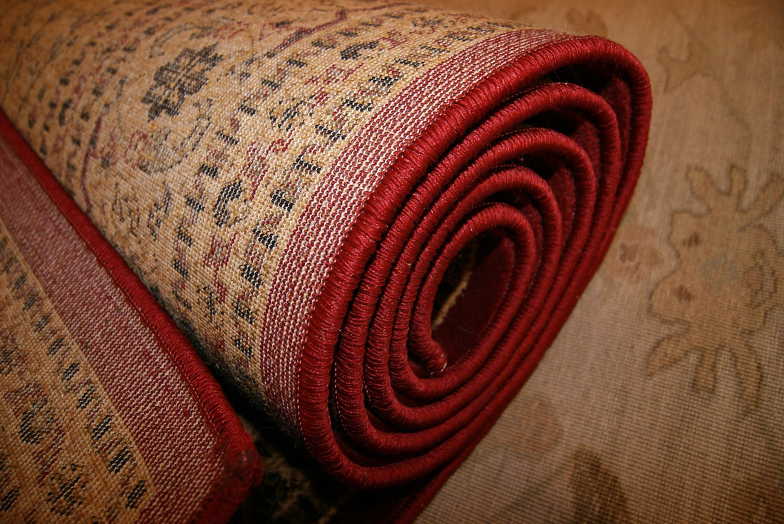 Aufgerollter Teppich